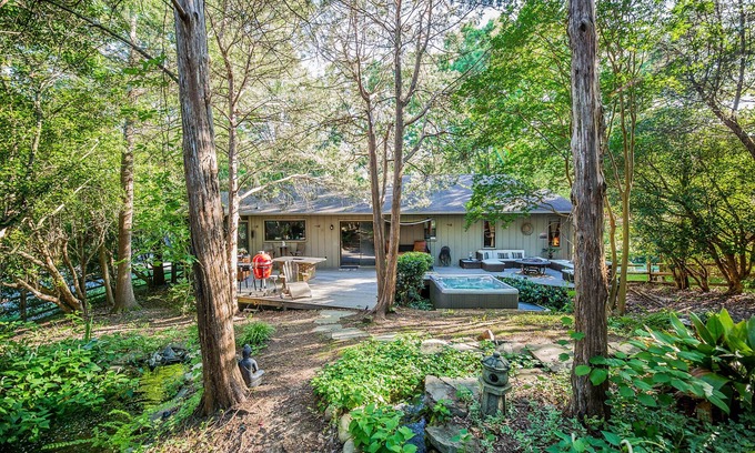 Charlotte House | Urban Escape w/Hot Tub, Backyard Oasis, Min to Uptown!
