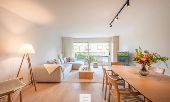 Duinbergen Apartment | Urban Floor, a sea breeze and beach around the corner in exclusive Duinbergen