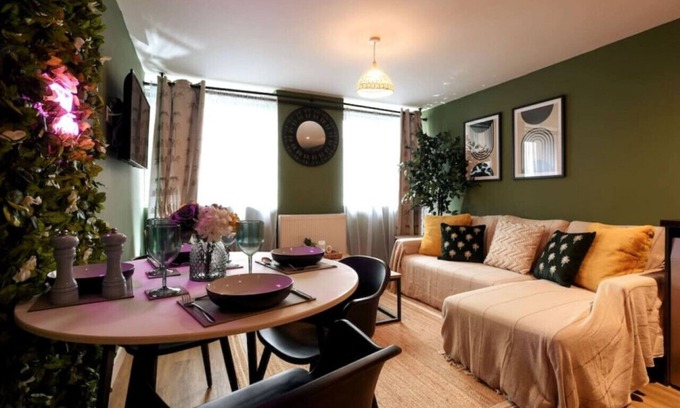 Portsmouth City Centre Apartment | Urban Loft | City Centre | Great Location & Access