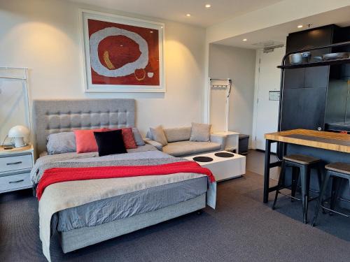 Walkerville Apartment | Urban Studio in Walkerville