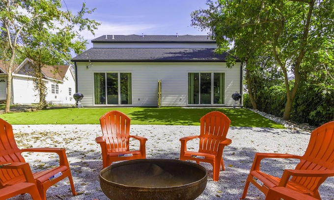 Columbia House | UrbanChic Retreat