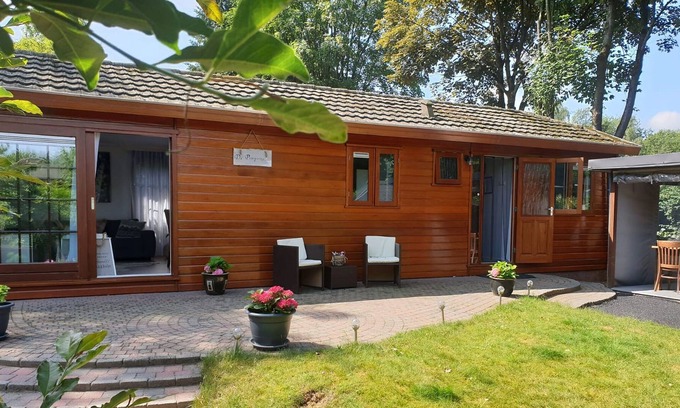 Garderen House | Urbane Holiday Home in Garderen with Terrace and Garden