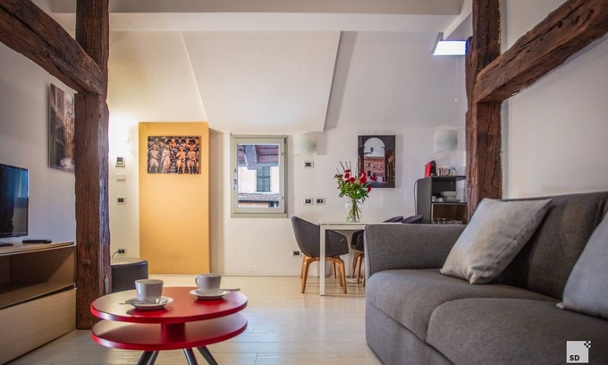 Historic Center Apartment | Urbanicooh Azzoguidi Apartment