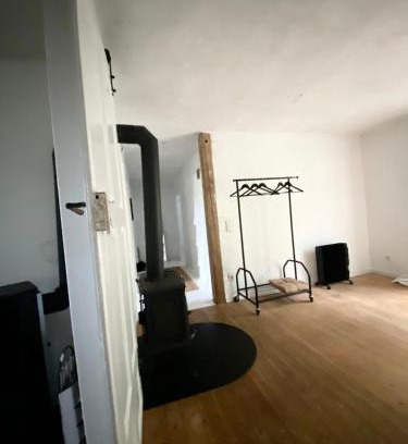 Reichenberg Apartment | Uriges Häuschen am Waldrand 10 km bis Würzburg