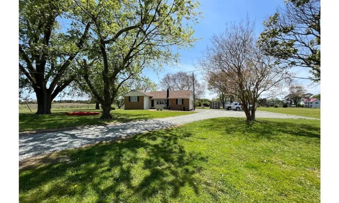 Deal Island House | Quaint Island Getaway