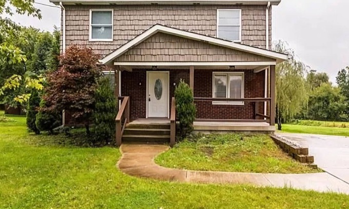 Bairdford House | US OPEN RENTAL- 3 bedroom- 10 mins from Oakmont Country Club
