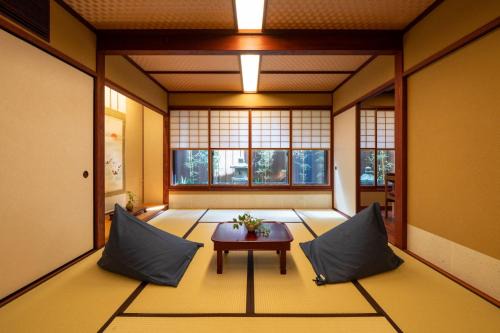 Higashiyama Higashi Chaya District Hotel | UTAIMACHI