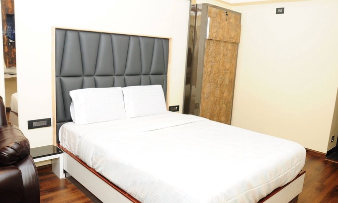 Ooty Hotel | V Grand