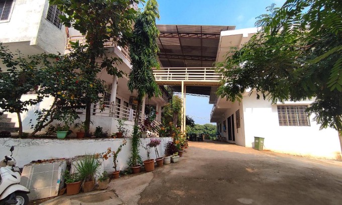Rajpipla Hotel | V J Farmstay