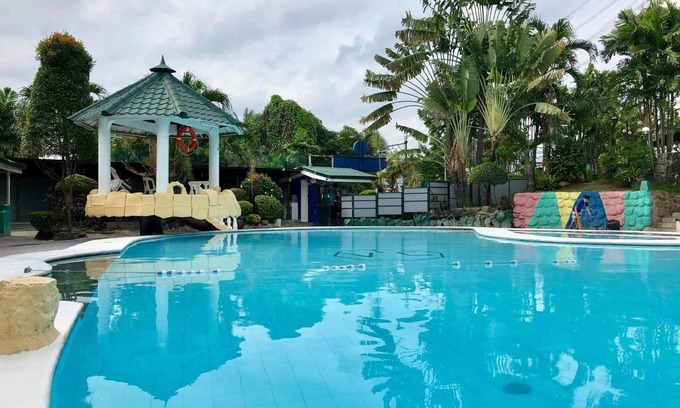 Dasmarinas Hotel | V Resort Dasma