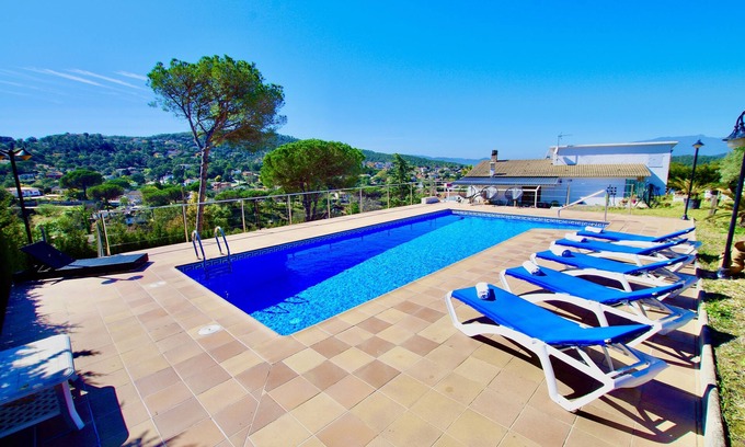 Mont Barbat Villa | V&V LLORET-Villa Lavinia: beautiful house with private pool, garden + ping-pong