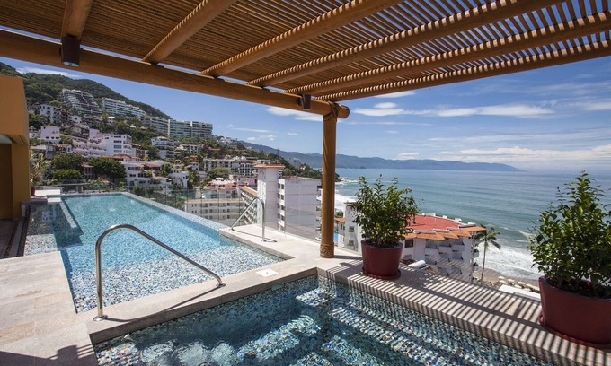 Amapas Condo | V177 1/2 BLOCK TO BEACH.,WALK TO EVERYTHING