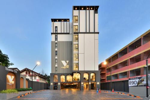 Chan Kasem Hotel | V32 Hotel