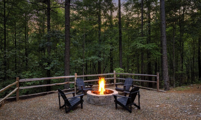 Broken Bow Cabin | Vacana Cuddle Cozy Couples Cabin, Hot Tub, Fire Pit, Pet