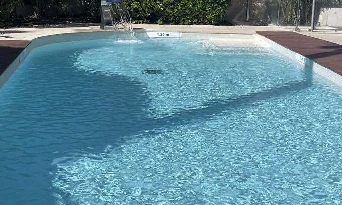 La Plage Apartment | Vacances en Provence : Appartement en Bord de mer Avec Piscine et Terrasse