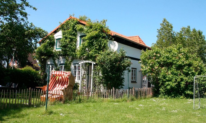 Bojendorf Apartment | Vacation apartment Weißes Haus II with garden in Fehmarn Bojendorf
