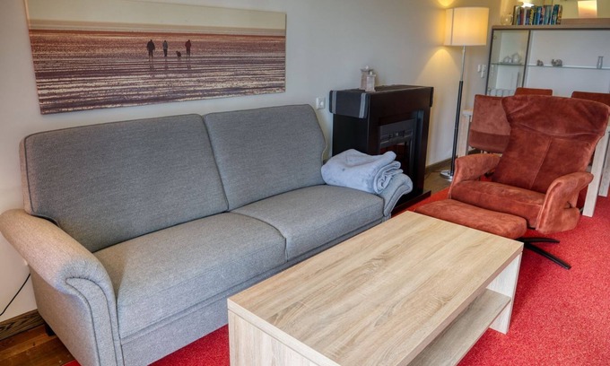 Wremen Apartment | Vacation apartment near the beach with sauna & beautiful, covered balcony with dyke view