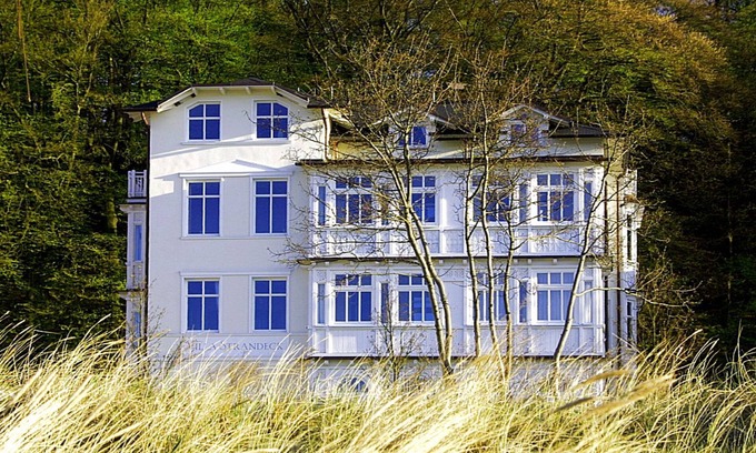 Binz Apartment | Vacation apartment near the beach with balcony and sea view - Villa Strandeck FeWo 06