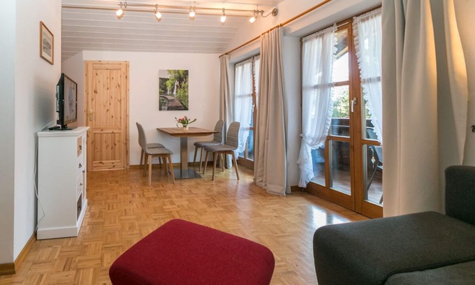 Reit im Winkl Apartment | Vacation apartment 7 for up to 4 people, with 2 extra bedrooms and kitchen in the living/dining area