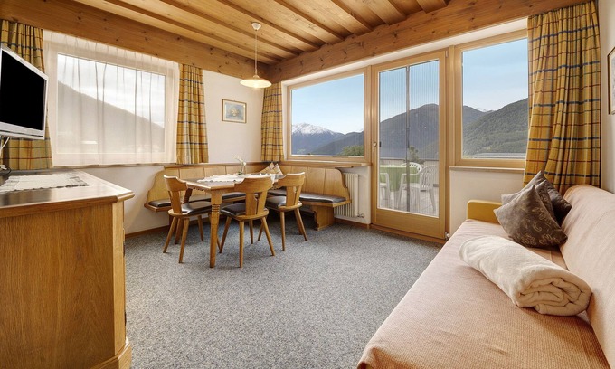 Burgusio Apartment | Vacation Apartment "Sonnenhof Sonngarten" with Mountain View & BBQ