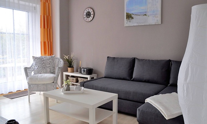 Lemkenhafen Apartment | Vacation apartment "Bolle" for 2 adults and 2 children with terrace -in a few minu