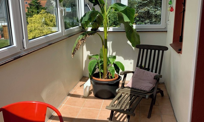 Schiffdorferdamm Apartment | Vacation apartment with conservatory in Bremerhaven