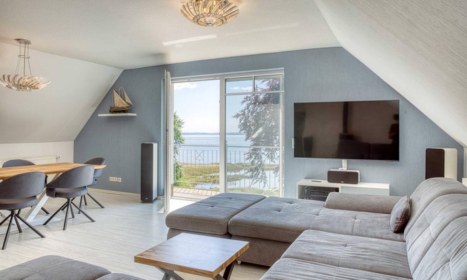 Muritz Apartment | Vacation apartment SeeSuit directly at the Kölpinsee
