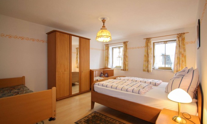 Obing Apartment | Vacation apartment for up to 4 people on a farm, 80 m² handicapped accessible with care bed