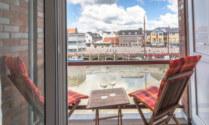 Zentrum Apartment | Vacation apartment Hafenflair in Husum for up to 3 people