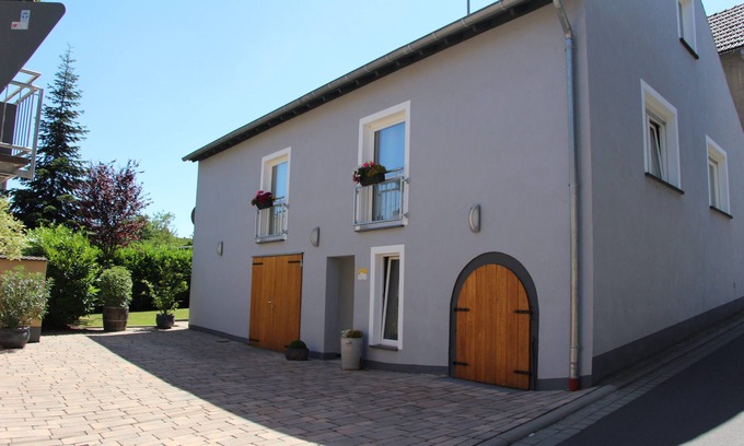 Nickenich Apartment | Vacation apartment/hiking/sightseeing