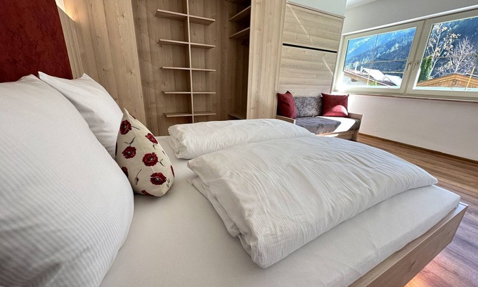 Finkenberg Apartment | Vacation apartment no. 2 for 4 persons - Appartementhaus Zillertal