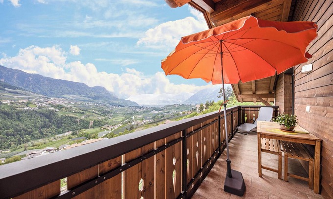 Rifiano Apartment | Vacation Apartment "Panoramawohnung Annaheim" with Mountain View, Balcony & Garden
