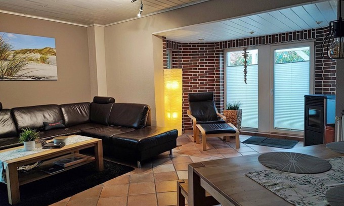 Wangerooge Apartment | Vacation apartment Strandkorb (ground floor), shower, WC, 2 bedrooms - house am-Mittelpunkt.de