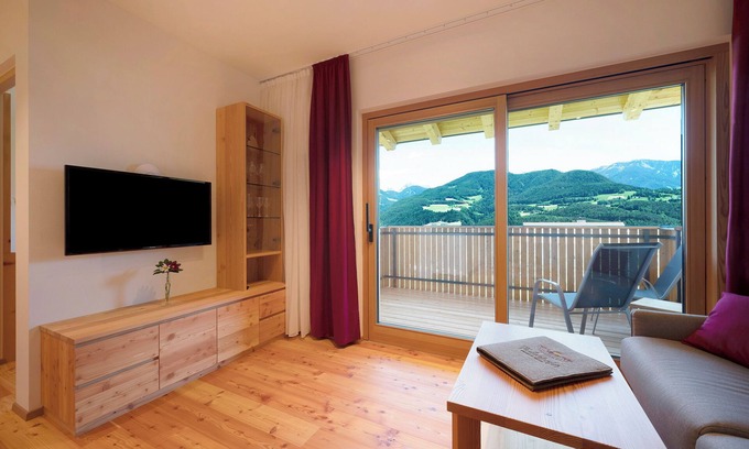 Feldthurns Apartment | Vacation Apartment "Teutenhofer Zwetschge" on the Farm with Mountain View