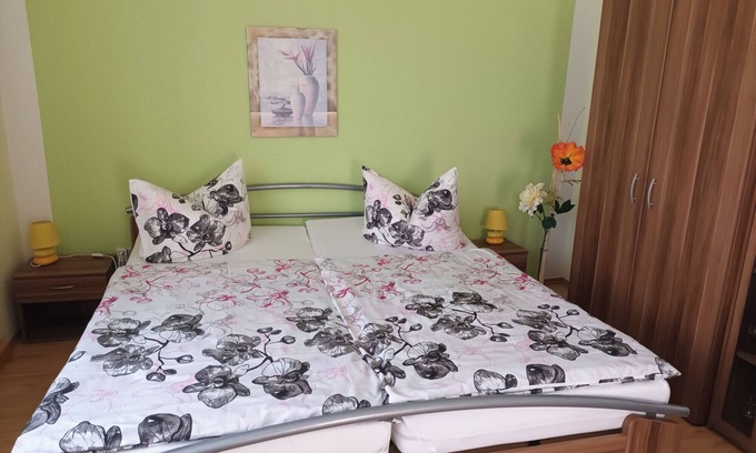 Hanichen Apartment | Vacation apartment with large garden area and outdoor swimming pool
