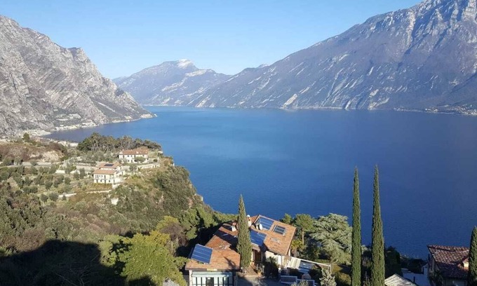 Campi Apartment | Vacation apartment with 2 bedrooms in Tremosine with mega views of Lake Garda