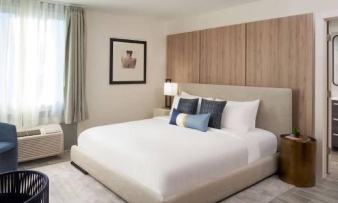 Hillsboro Beach House | Vacation At its Finest! Pool, Pet-friendly, Minutes to Fern Forest Nature Park