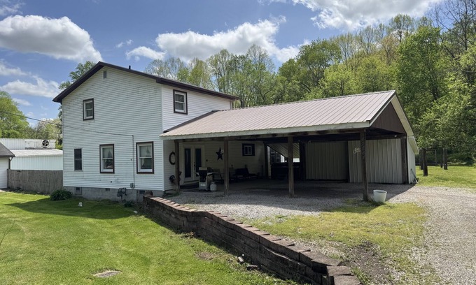 Carbon Hill Cottage | Vacation Cottage near Wayne National Forest ATV Trail Head, Hot Tub & more!