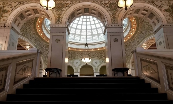 Downtown Chicago Resort | Vacation Day Is Always A Great Idea! Pets are Allowed, Near The River Theater