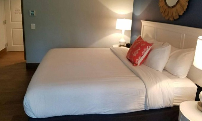 Marathon Resort | Vacation Day Is Always A Great Idea! Onsite Pool, Tennis Courts, Free Parking