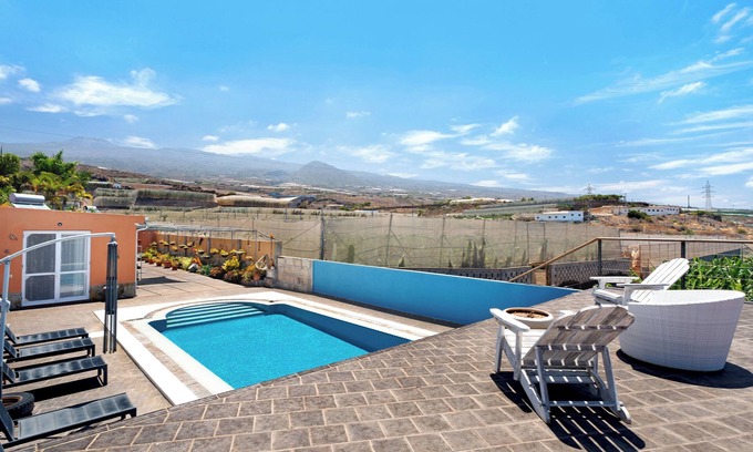 Playa San Juan Apartment | Vacation Apartment 'Finca La Calabacera Roja' with Shared Pool, Private Terrace and Wi-Fi
