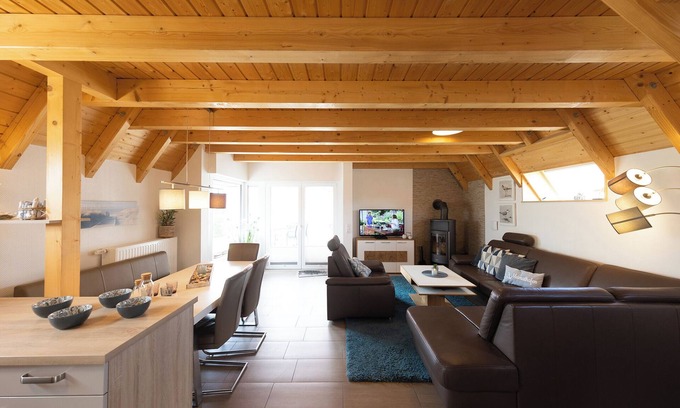Dorumer Neufeld House | Vacation home Philipp. Between sea and marshland.