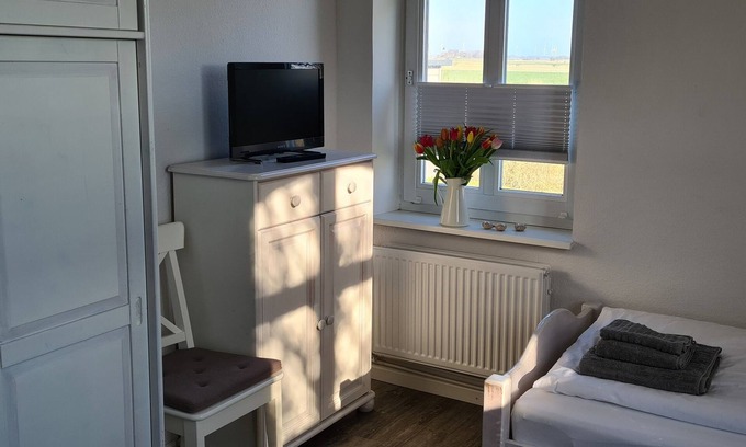Emmelsbuell-Horsbuell Condo | Vacation home Hemenswarft directly on the North Sea with sea view - Apartment Langeness