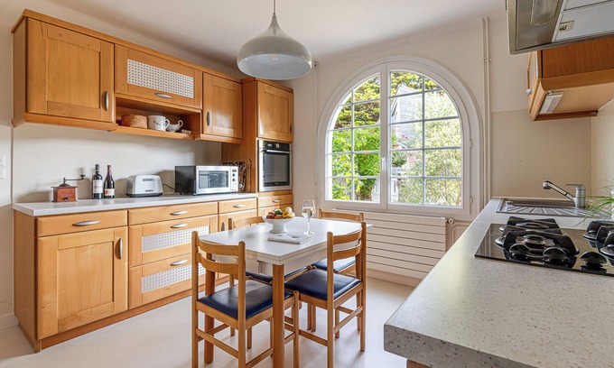 La Bernerie-en-Retz House | Vacation home facing the sea; beach 25m away. Large south-facing garden