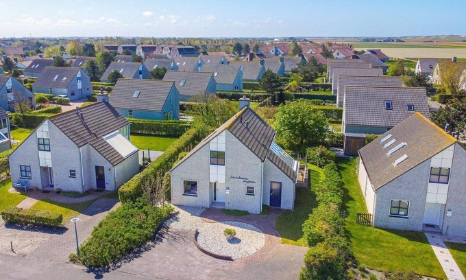 Julianadorp aan zee House | Vacation home Duyngroet: Spacious accommodation with enclosed garden and Landal facilities, within walking distance of the beach