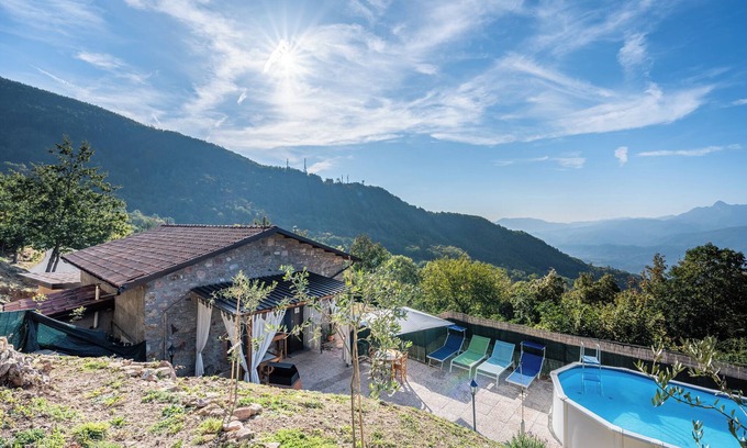 Villa Collemandina House | Vacation Home "Agriturismo La Vecchia Scuola" with Private Mini Pool, Private Terraces & Wi-Fi