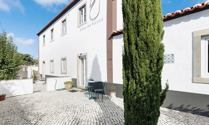 Sintra House | Vacation Home "Casa da Rocha" with Mountain View, Barbeque & Wi-Fi