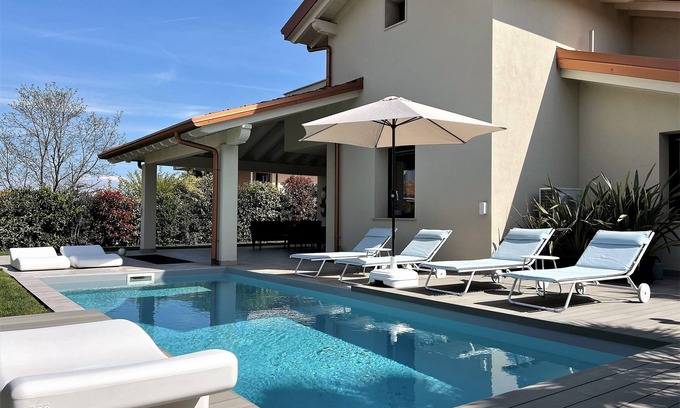 Lonato del Garda House | Vacation home "Casa sulle colline di Barcuzzi" Pool, garden & barbecue