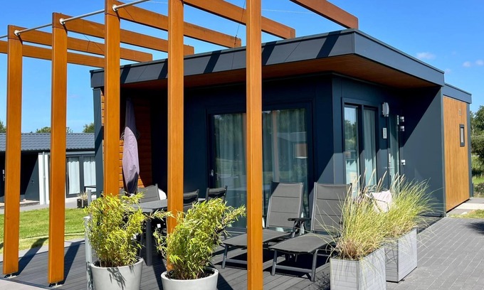 Suesel House | Vacation home Chalet Relax-Inn with lake view and modern facilities in Süsel