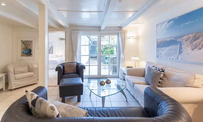 Zentrum House | Vacation home Dat witte Hus in Husum for up to 5 people
